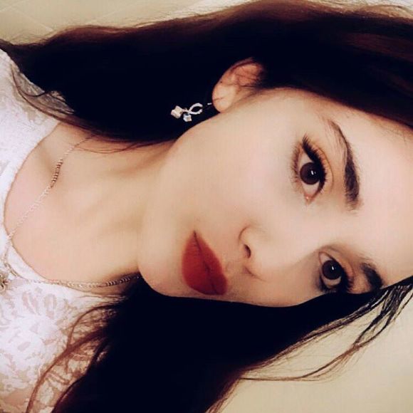 Meet your Posher, Beth - Picture 1 of 1